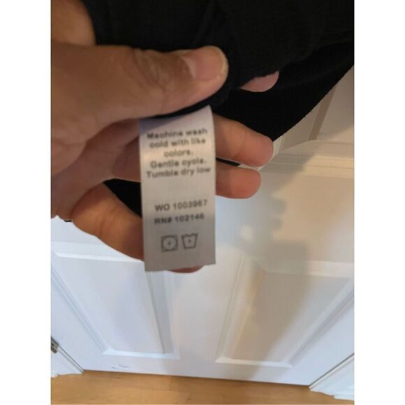 Michael Stars Andrea Pleat Sleeves Black Crop Top, size XL - Picture 13 of 13